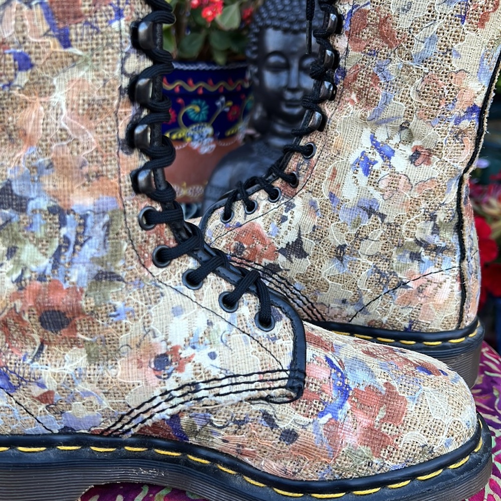 🏴 RARE Dr. Martens MIE Vintage Floral LACE & BURLAP Y2K Boots UK 5 - Picture 6 of 17